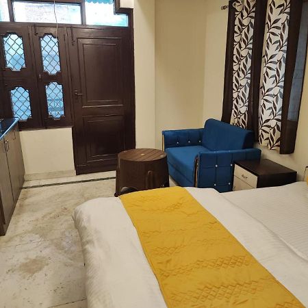 Sun Moon Residency And Apartments, Hotels In Rohini Делхи Екстериор снимка