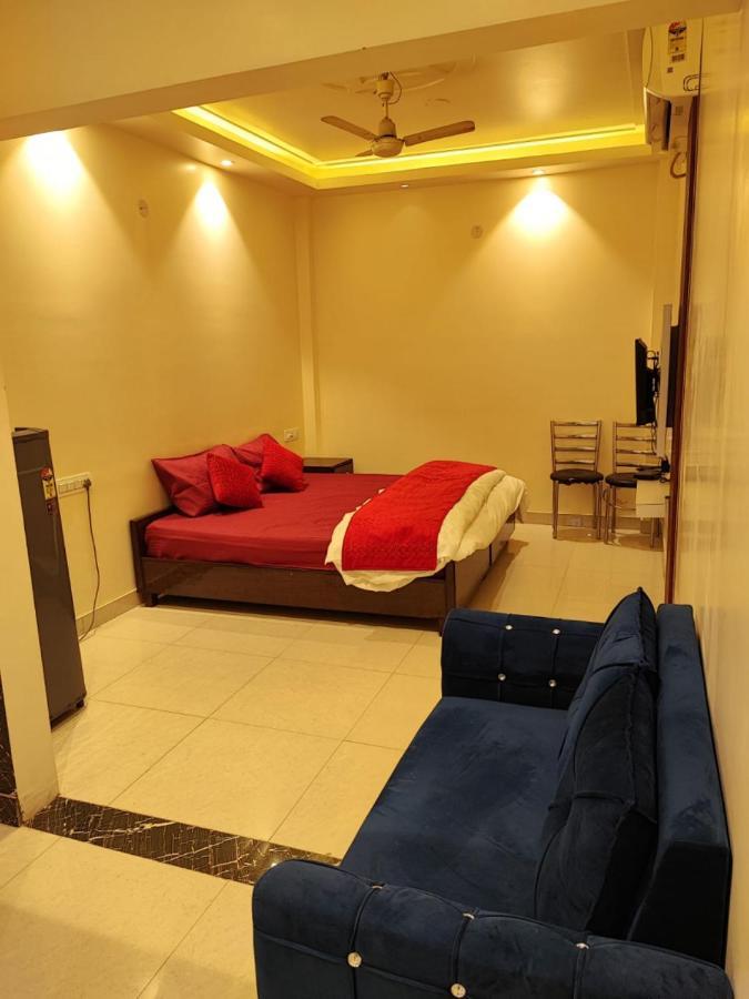Sun Moon Residency And Apartments, Hotels In Rohini Делхи Екстериор снимка