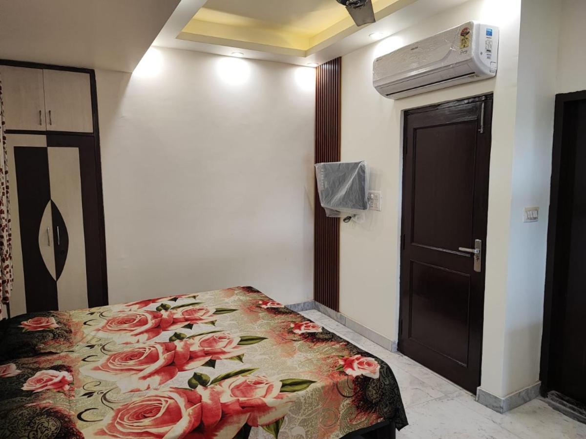 Sun Moon Residency And Apartments, Hotels In Rohini Делхи Екстериор снимка