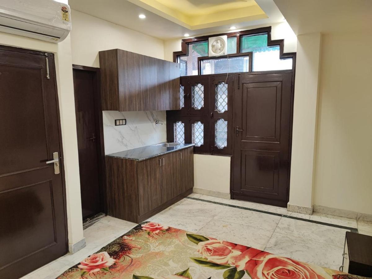 Sun Moon Residency And Apartments, Hotels In Rohini Делхи Екстериор снимка