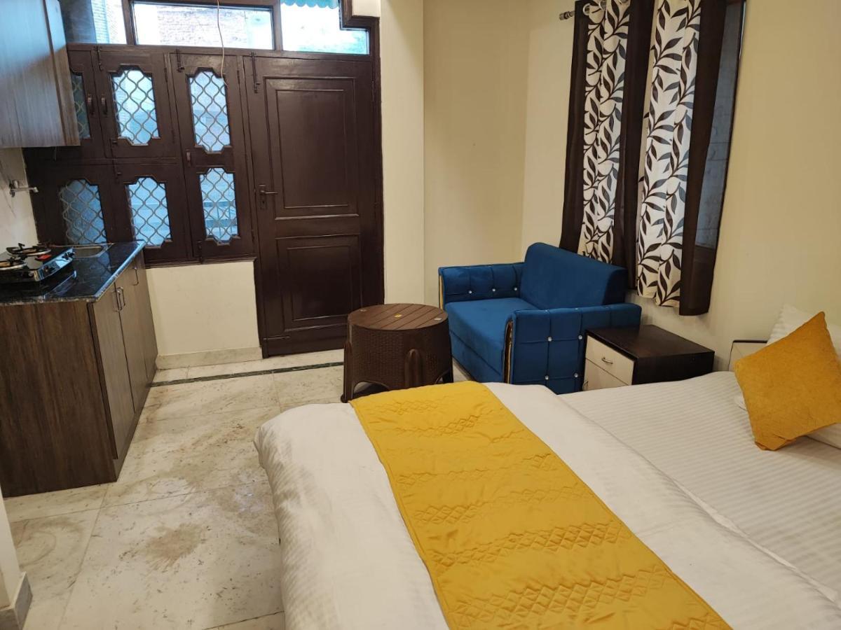 Sun Moon Residency And Apartments, Hotels In Rohini Делхи Екстериор снимка