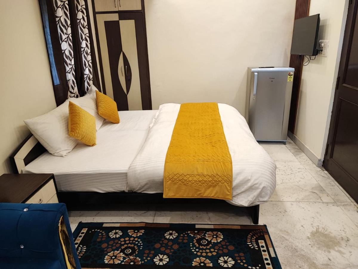 Sun Moon Residency And Apartments, Hotels In Rohini Делхи Екстериор снимка